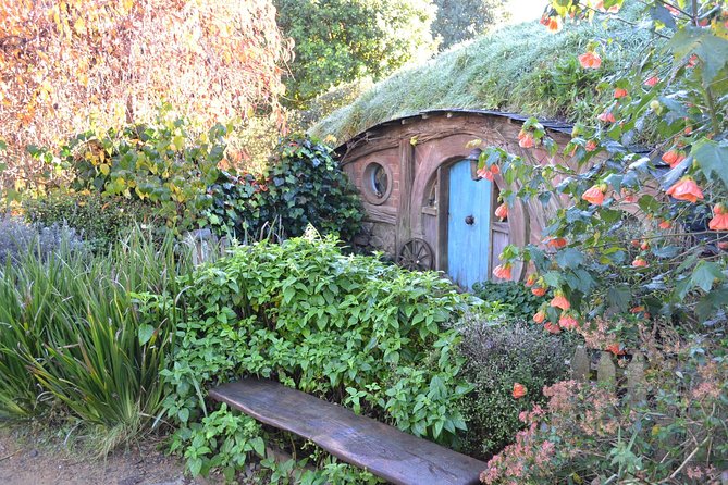 Hobbiton Movie Set Group Tour Early Access (Avoid the crowds!) - The Auckland departure and two-hour road trip
