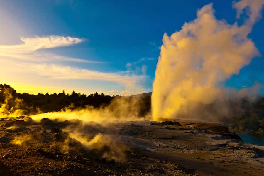 Hobbiton Movie Set & Rotorua Premium Day Tour from Auckland - The Auckland pickup and the long ride south