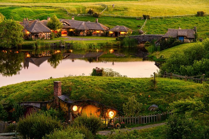 Hobbiton Movie Set Small Group Day Tour from Auckland - A drink at the Green Dragon Inn
