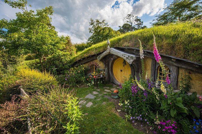 Hobbiton Movie Set Small Group Fully Guided Day Tour from Auckland - Is the $176.86 price fair?