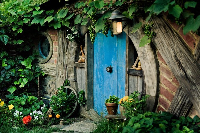 Hobbiton Movie Set Small Group Fully Guided Day Tour from Auckland - The road to Matamata