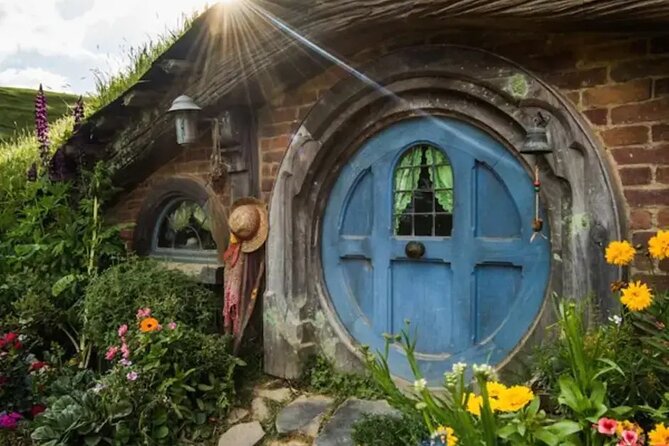 Hobbiton Movie Set Small Group Private Transfer from Auckland - Auckland pickup and the road south