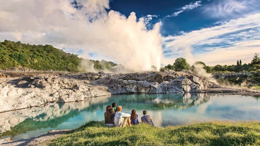 Hobbiton Movie Set & Te Puia Geothermal Valley Private Tour - What the $567 price buys you