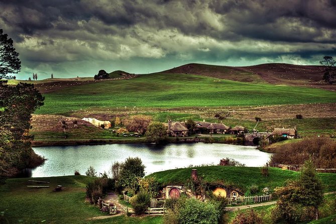 Hobbiton Movie Set tour & Glowworm Cave day tour - The guides can make or break the road time