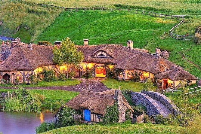 Hobbiton Movie Set Tour to Blue Springs and Mineral Spa - Hobbiton Movie Set, two and a half hours in Middle-earth