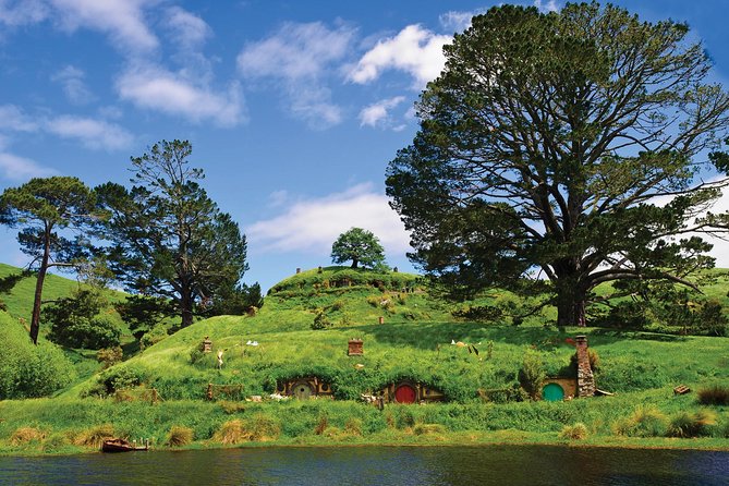 Hobbiton Movie Set Tour with lunch from Auckland - The Green Dragon Inn and included drink