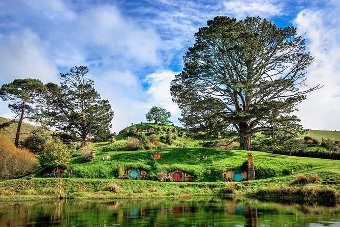 Hobbiton Movie set & Waitomo Caves Small Group Tour From Auckland - Hobbiton: a film set with surprising detail