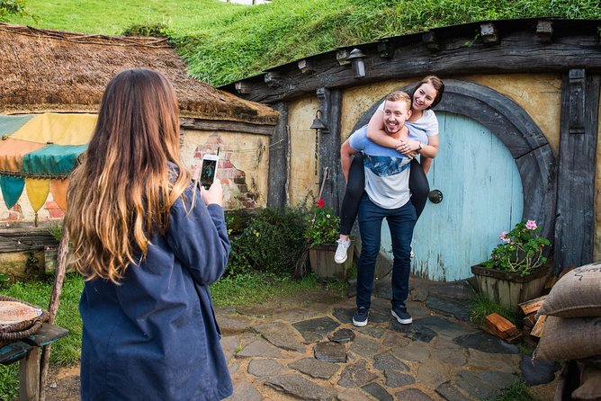 Hobbiton Movie set & Waitomo Caves Small Group Tour From Auckland - What the three-hour Hobbiton visit feels like