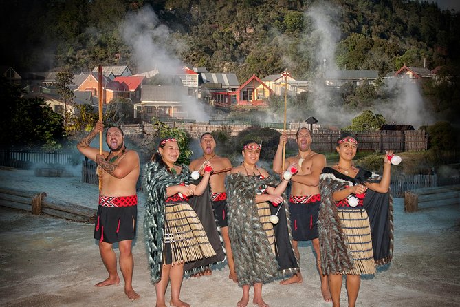 Hobbiton & Rotorua Living Māori Village Private Tour Ex-Auckland - Timing, fitness, and weather