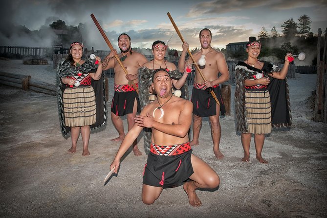 Hobbiton & Rotorua Living Māori Village Private Tour Ex-Auckland - The early Auckland pickup and Waikato road