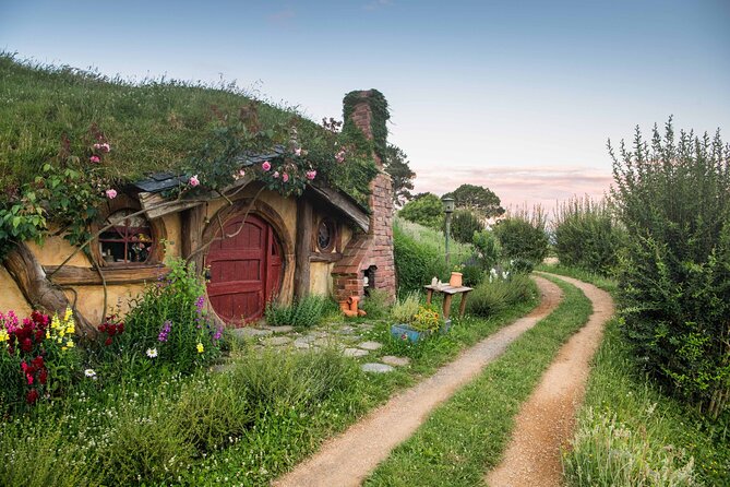 Hobbiton & Rotorua Māori Village with Lunch from Auckland - Rotorua’s geothermal welcome