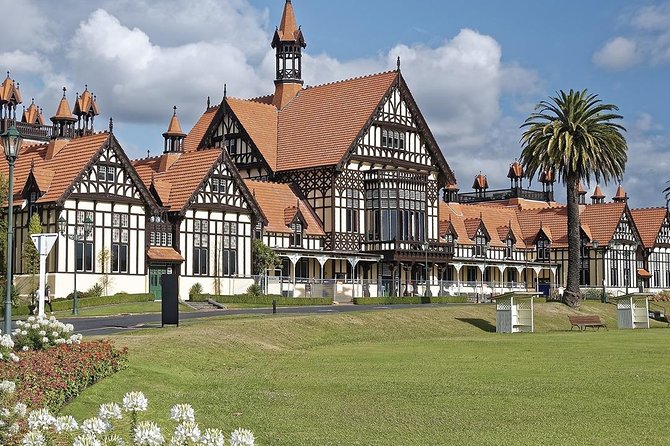Hobbiton & Rotorua Small Group Day Tour inc Te Puia from Auckland - Price and what you receive for $266.23