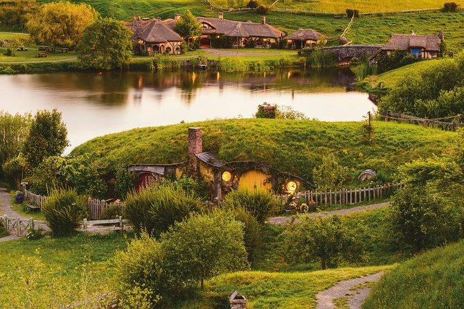 Hobbiton & Waitomo Caves Guided Day Trip from Auckland incl lunch - Waitomo Glowworm Caves and the silent boat ride