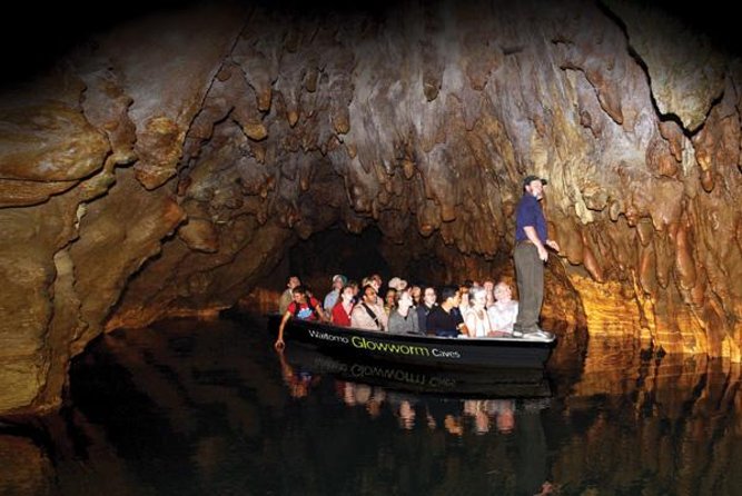 Hobbiton & Waitomo Caves Guided Tour from Auckland with Lunch - The Green Dragon Inn and the final photo stop