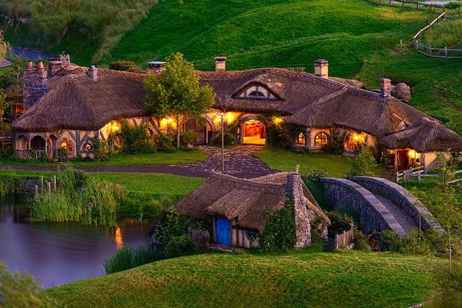 Hobbiton & Waitomo Caves Small-Group Tour W Lunch from Auckland - Waitomo Glowworm Caves underground