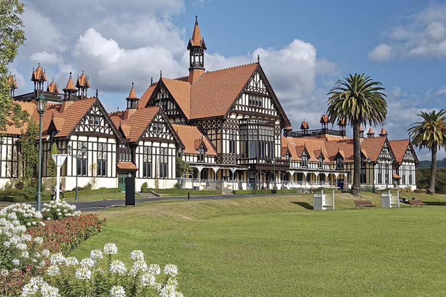 Hobbiton, Waitomo, Rotorua & Taupo 2-Day Tour from Auckland - Huka Falls and Lake Taupo