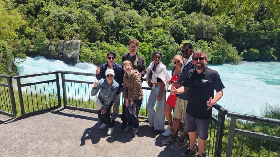 Hobbiton, Waitomo, Rotorua & Taupo 2-Day Tour from Auckland - Day one: the road south from Auckland