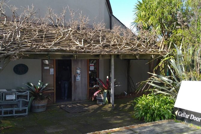 Kumeu Winery Boutique Tour with Gourmet Lunch from Auckland - Practical points that can affect your day
