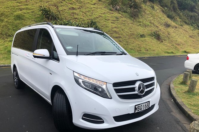 Luxury Airport transfers in Auckland - Choosing between the sedan and the business van