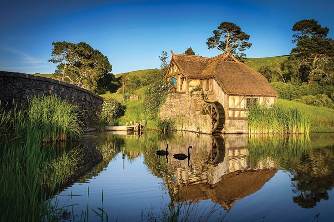 Luxury Private Transfers: Auckland Airport to City - Price: good value for two, less compelling alone