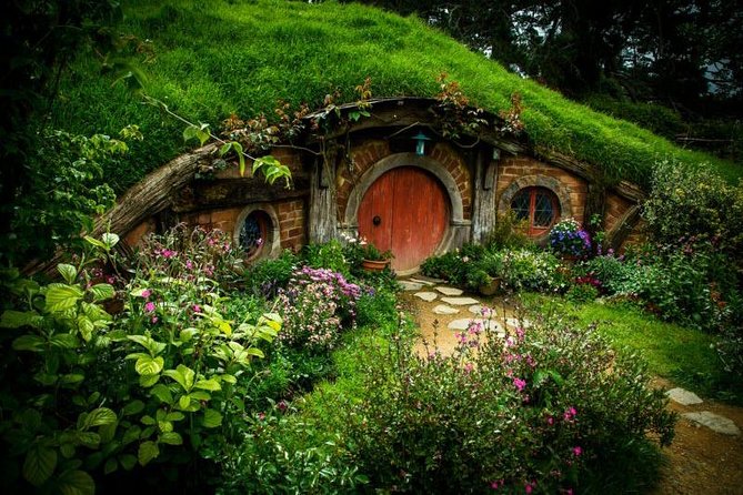 Luxury Small group tour from Auckland to Hobbiton Movie Set - Why three hours at Hobbiton matters