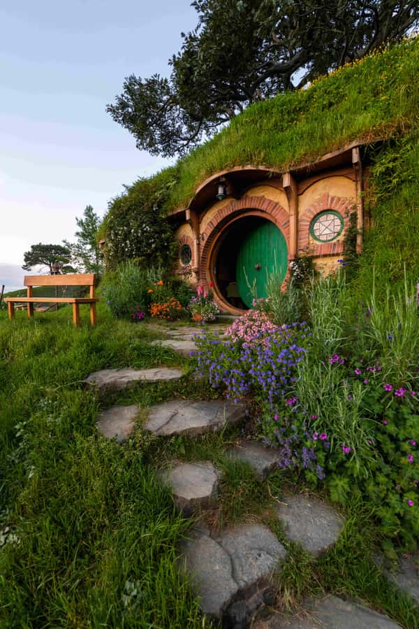 Magical Hobbiton & Waitomo Caves Small Group from Auckland - A useful pause at Shire’s Rest