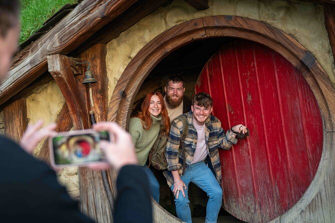 Premium Hobbiton Small Group Day Tour from Auckland - Hobbit holes, Bagshot Row, and the Green Dragon Inn