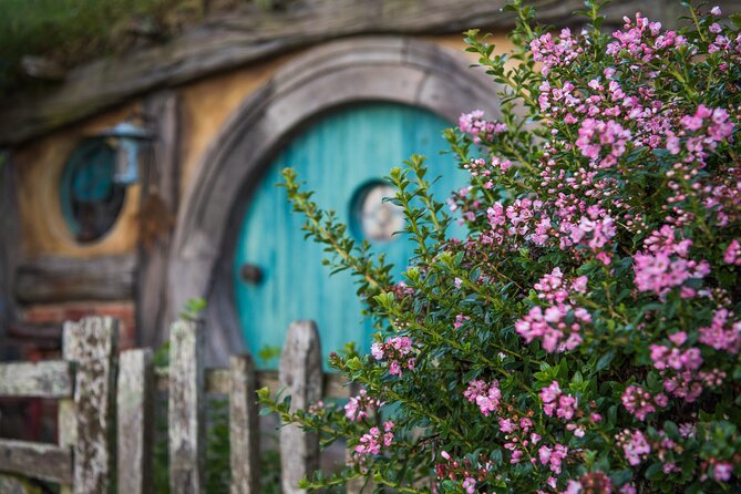 Private 2 Day Tour: Hobbiton, Waitomo, Rotorua Geothermal & Hamilton Gardens - A big North Island sampler in two days