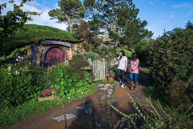 Private 2 Day Tour: Hobbiton, Waitomo, Rotorua Geothermal & Hamilton Gardens - Hamilton Gardens: the thoughtful final stop