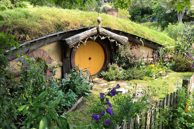 Private Luxury Tour to Hobbiton Movie Set & Waitimo Glowworm Cave - A drink at the Green Dragon Inn