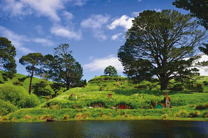 Private tour - Hobbiton Movie Set Evening Banquet Return from Auckland - The Hobbit banquet and what it includes