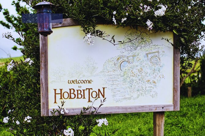 Private Tour: Hobbiton Movie Set, Rotorua Mud Pool & Treewalk - Who should book this experience?