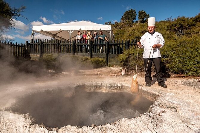 Private Tour to Rotorua’s Natural wonders and Māori Arts & craft. - Leaving Auckland at 6:00 a.m.