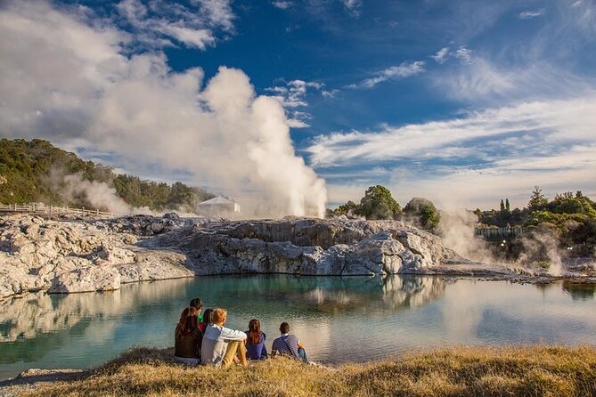 Private Tour to Rotorua’s Natural wonders and Māori Arts & craft. - Ten minutes in the Government Gardens