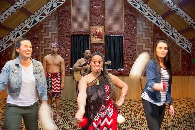 Private Tour to Rotorua’s Natural wonders and Māori Arts & craft. - A quick look at Lake Rotorua