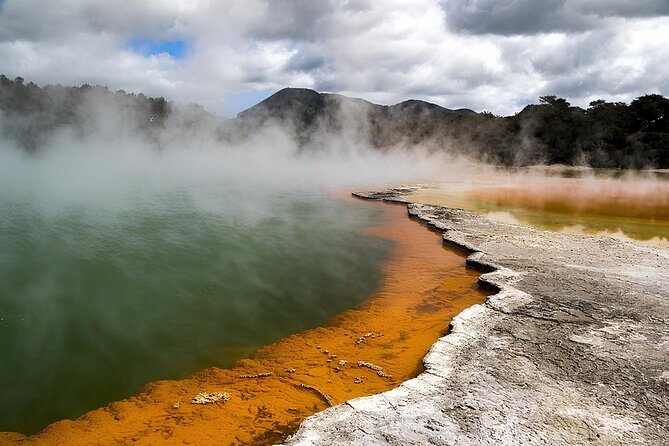Private Tour WaiOtapu & Huka Falls & Blue springs from Auckland - One long day from Auckland to the thermal heart of the North Island