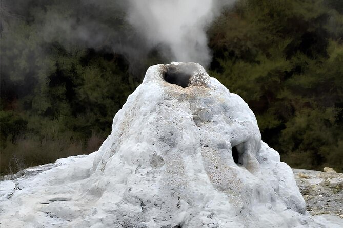 Private Tour WaiOtapu & Huka Falls & Blue springs from Auckland - Taupo is your practical midday pause