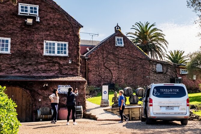 Private Waiheke Food & Wine Tour - Mudbrick and the island’s vineyard lunch