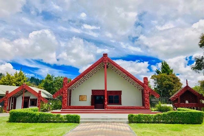 Rotorua Full Day Private Tour from Auckland - Bubbling mud pools and Pohutu Geyser