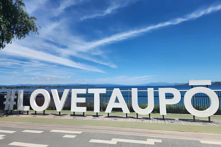 Rotorua & Taupo DayTour Waiotapu & Huka Falls from Auckland - Redwoods and Blue Springs widen the experience
