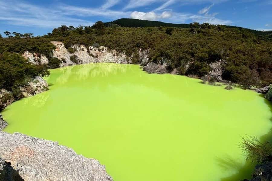 Rotorua & Taupo DayTour Waiotapu & Huka Falls from Auckland - Wai-O-Tapu: geothermal color on a tight schedule