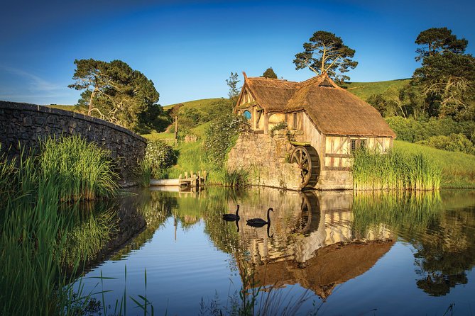 Small-Group Hobbiton Tour from Auckland with Party Marquee Lunch - The Green Dragon Inn and Party Marquee lunch