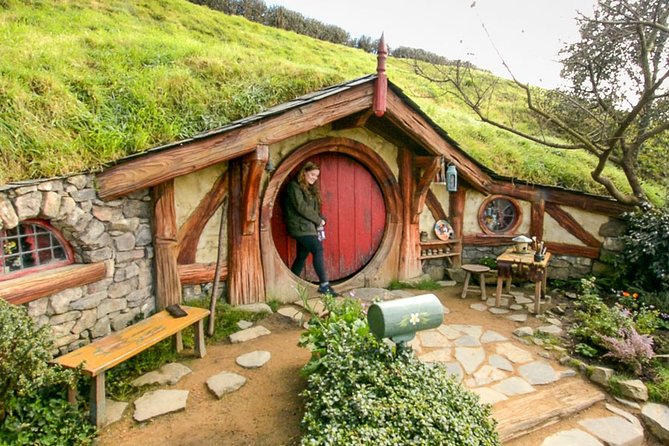 Small-Group Hobbiton Tour from Auckland with Party Marquee Lunch - Entering the 44 hobbit holes at Hobbiton