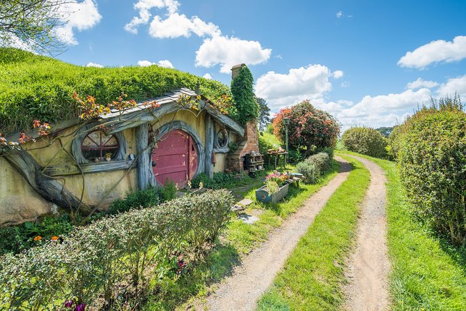 The Hobbiton Movie Set Small-Group Guided Tour from Auckland - Photos, crowds, and the limits of a group tour