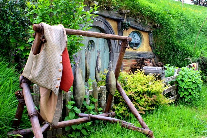 The Hobbiton Movie Set Small-Group Guided Tour from Auckland - Is the Transport and Ticket price good value?