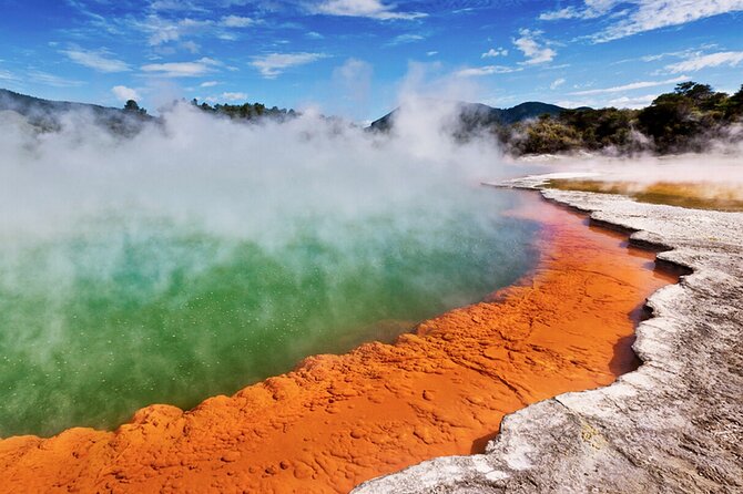 TRIPLE DEAL Wai-O-Tapu, Redwood Forest & Blue Springs Ex Auckland - Wai-O-Tapu begins with bubbling mud