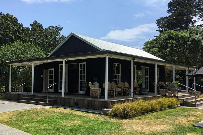 Waiheke Island Experience Tour - Oneroa village for a final wander
