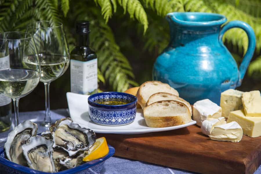 Waiheke Island Gourmet Food and Wine Tour with Lunch - The first vineyard: an easy introduction to Waiheke wine