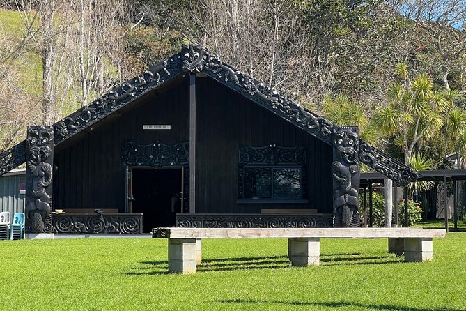 Waiheke Island History and Heritage Tour - How the small group affects the day