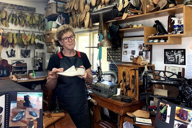 Waiheke Island Private Art Tour - Lunch at a painter’s home and studio